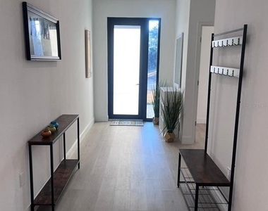 1597 Kerman Street - Photo Thumbnail 3