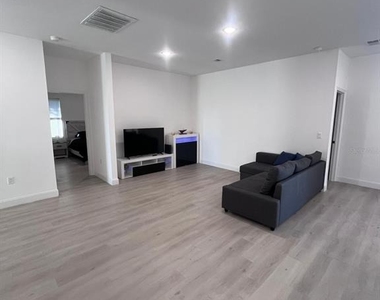 1597 Kerman Street - Photo Thumbnail 6