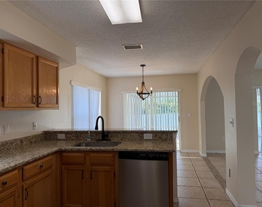 758 Burlwood Street - Photo Thumbnail 4