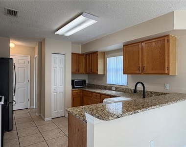 758 Burlwood Street - Photo Thumbnail 7