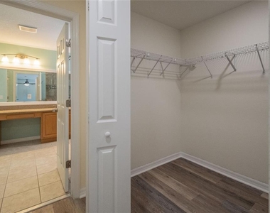 7018 Cascades Court - Photo Thumbnail 12
