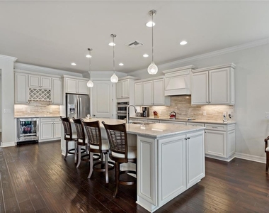 19011 Formosa Street - Photo Thumbnail 10