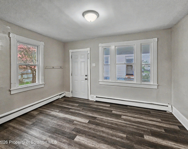 109 1/2 Penn Street - Photo Thumbnail 5