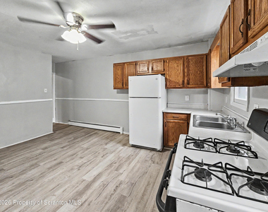 109 1/2 Penn Street - Photo Thumbnail 3