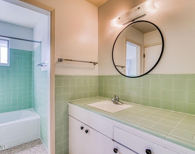 6408 Regal Lane - Photo Thumbnail 12