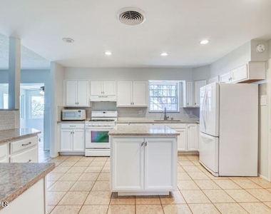6408 Regal Lane - Photo Thumbnail 8