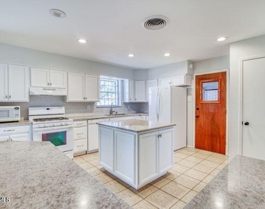 6408 Regal Lane - Photo Thumbnail 6