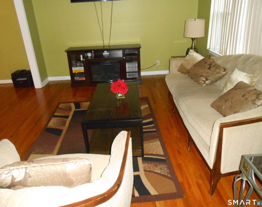 131 Infield Street - Photo Thumbnail 4