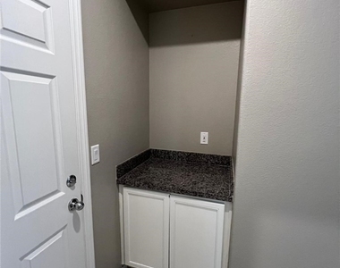 6071 Castle Gardens Avenue - Photo Thumbnail 11
