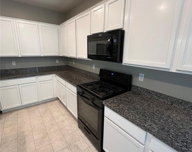 6071 Castle Gardens Avenue - Photo Thumbnail 9