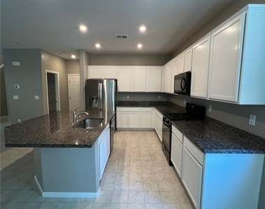 6071 Castle Gardens Avenue - Photo Thumbnail 7