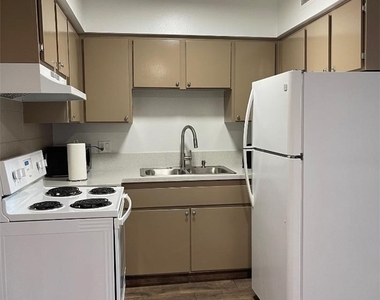 615 S Royal Crest Circle - Photo Thumbnail 7