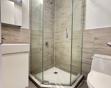 427 East 80th Street - Photo Thumbnail 3