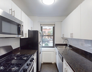 405 East 56th Street  - Photo Thumbnail 2
