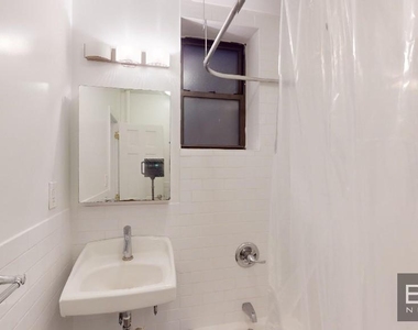 246 west 22nd Street  - Photo Thumbnail 2