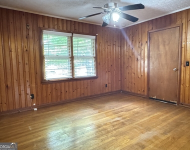 222 Pineview Drive - Photo Thumbnail 10