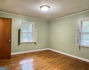 222 Pineview Drive - Photo Thumbnail 7
