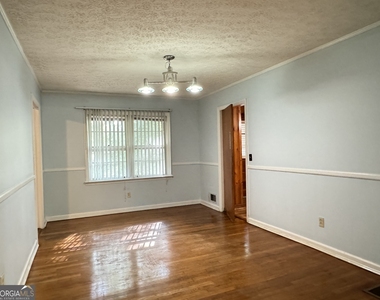 222 Pineview Drive - Photo Thumbnail 3