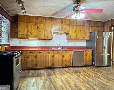 222 Pineview Drive - Photo Thumbnail 5