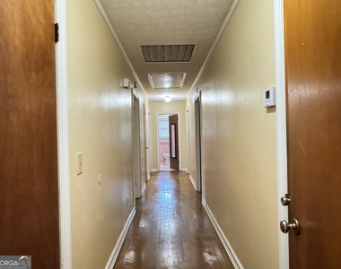 222 Pineview Drive - Photo Thumbnail 6
