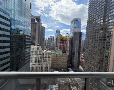 West 48 Street / Nearest 8th Ave, Luxury Amenity Bldg - Photo Thumbnail 2