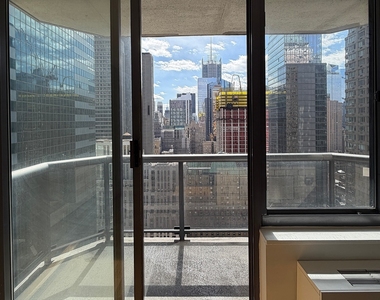 West 48 Street / Nearest 8th Ave, Luxury Amenity Bldg - Photo Thumbnail 1
