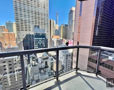 West 48th Street - Photo Thumbnail 3