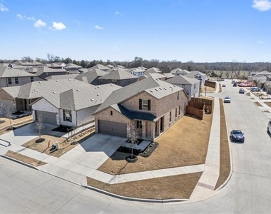 3105 Bedstraw Lane - Photo Thumbnail 32