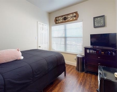 2113 Lanshire Drive - Photo Thumbnail 9