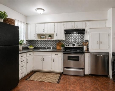 1905 S Cooper Street - Photo Thumbnail 8