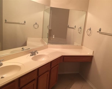 9837 Meadow Rue Drive - Photo Thumbnail 11