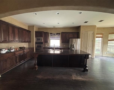 7005 Kenswick Drive - Photo Thumbnail 2