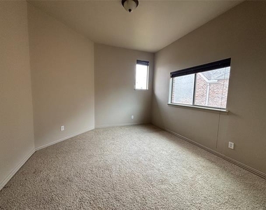 7005 Kenswick Drive - Photo Thumbnail 11