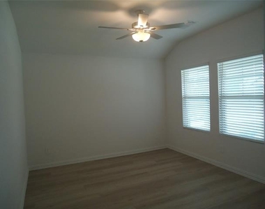 3407 Copperwood Drive - Photo Thumbnail 2