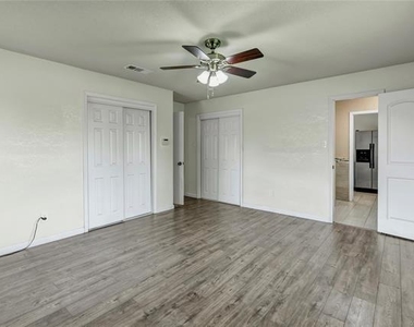 4405 Ray White Road - Photo Thumbnail 12