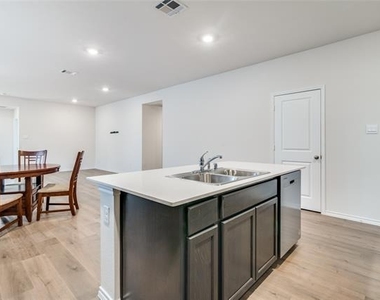 3032 Zinnia Street - Photo Thumbnail 6