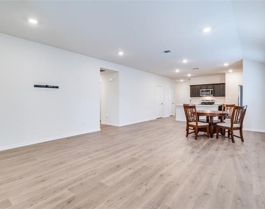 3032 Zinnia Street - Photo Thumbnail 5