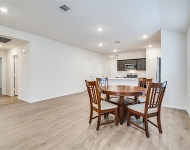 3032 Zinnia Street - Photo Thumbnail 2