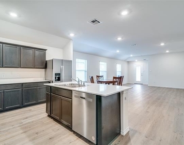 3032 Zinnia Street - Photo Thumbnail 7