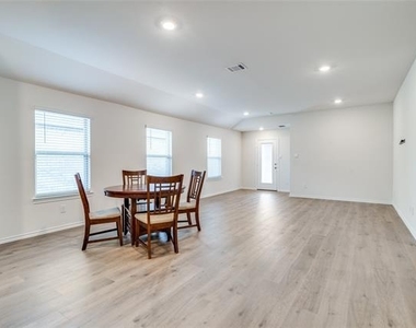 3032 Zinnia Street - Photo Thumbnail 3