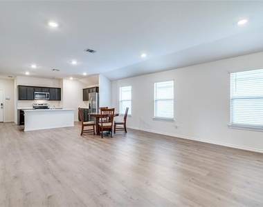 3032 Zinnia Street - Photo Thumbnail 4
