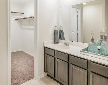 1810 Aslynn Circle - Photo Thumbnail 10