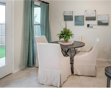 1810 Aslynn Circle - Photo Thumbnail 5