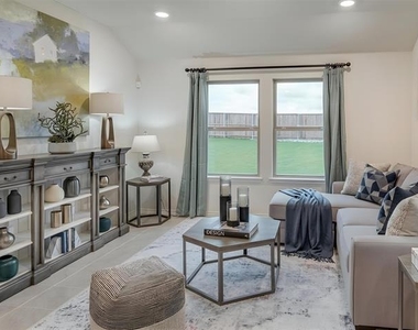 1810 Aslynn Circle - Photo Thumbnail 7