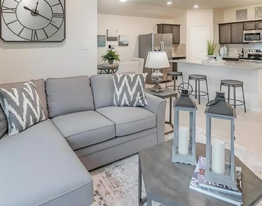 1810 Aslynn Circle - Photo Thumbnail 3