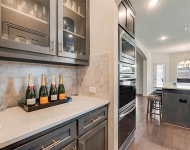 1539 Legacy Drive - Photo Thumbnail 15