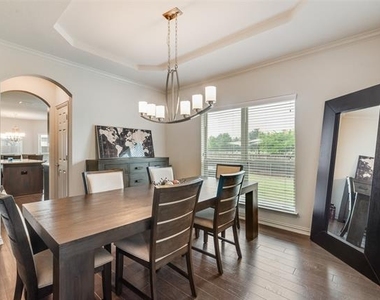 1539 Legacy Drive - Photo Thumbnail 4