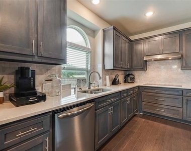 1539 Legacy Drive - Photo Thumbnail 16