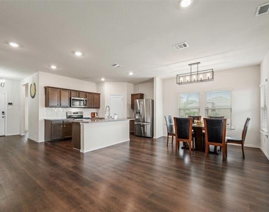 901 Euston Street - Photo Thumbnail 3