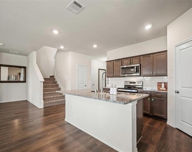 901 Euston Street - Photo Thumbnail 4